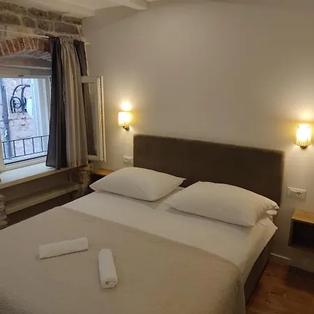 S-rooms *